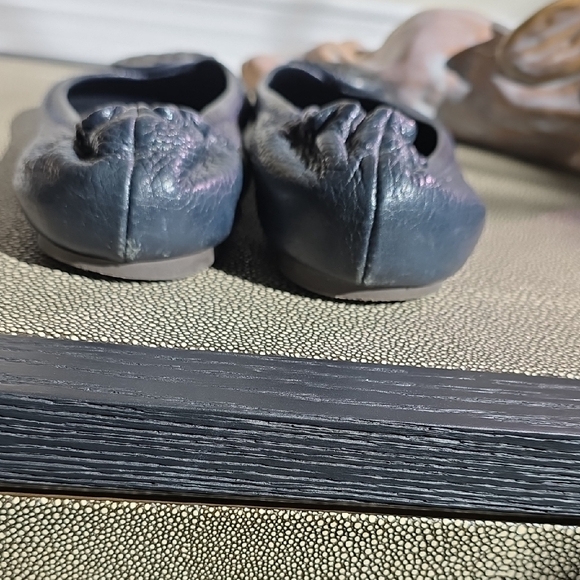 Tory Burch Navy Pebbled Leather Flats - Picture 4 of 6